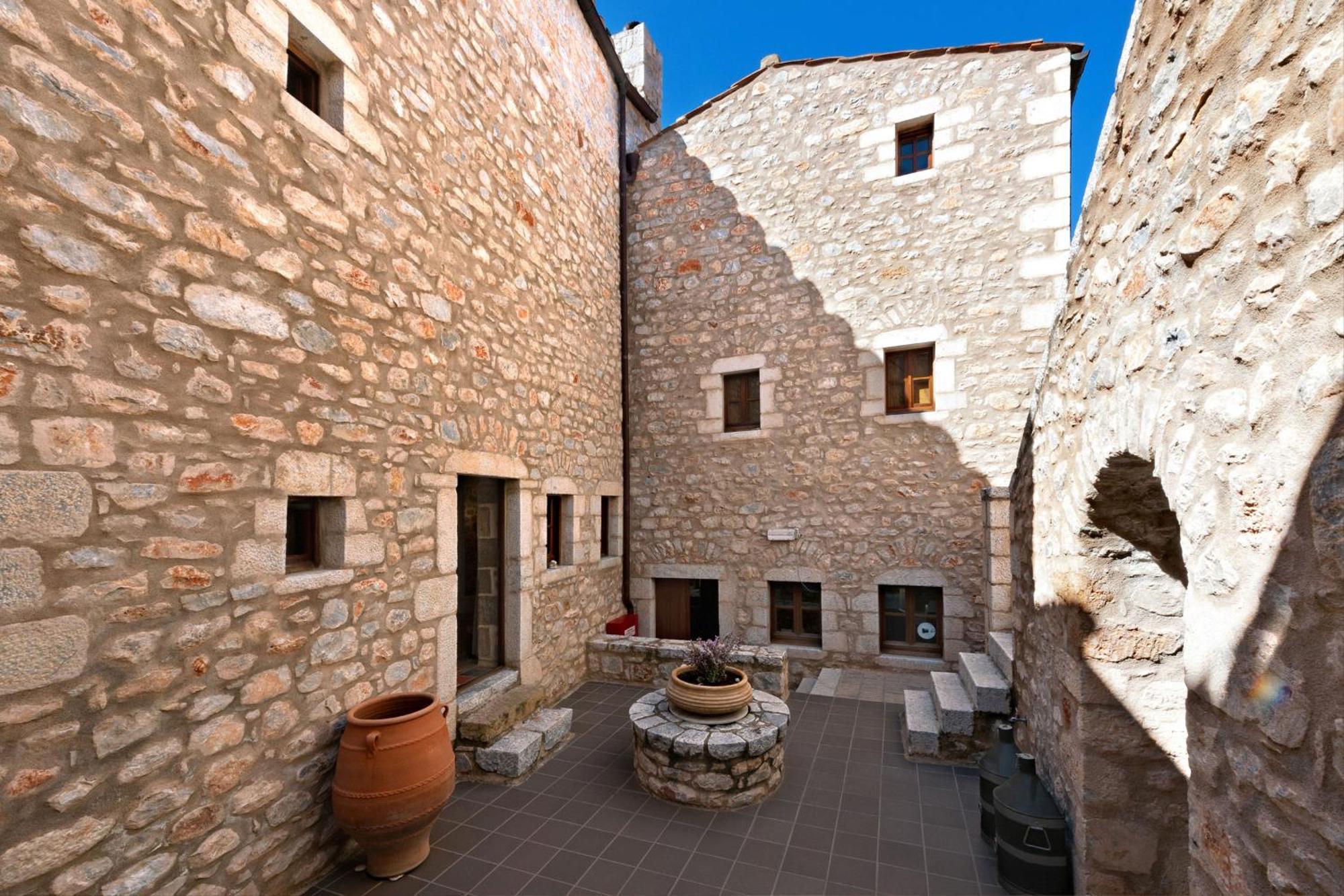 Kyrimai Hotel Gerolimenas Exterior photo
